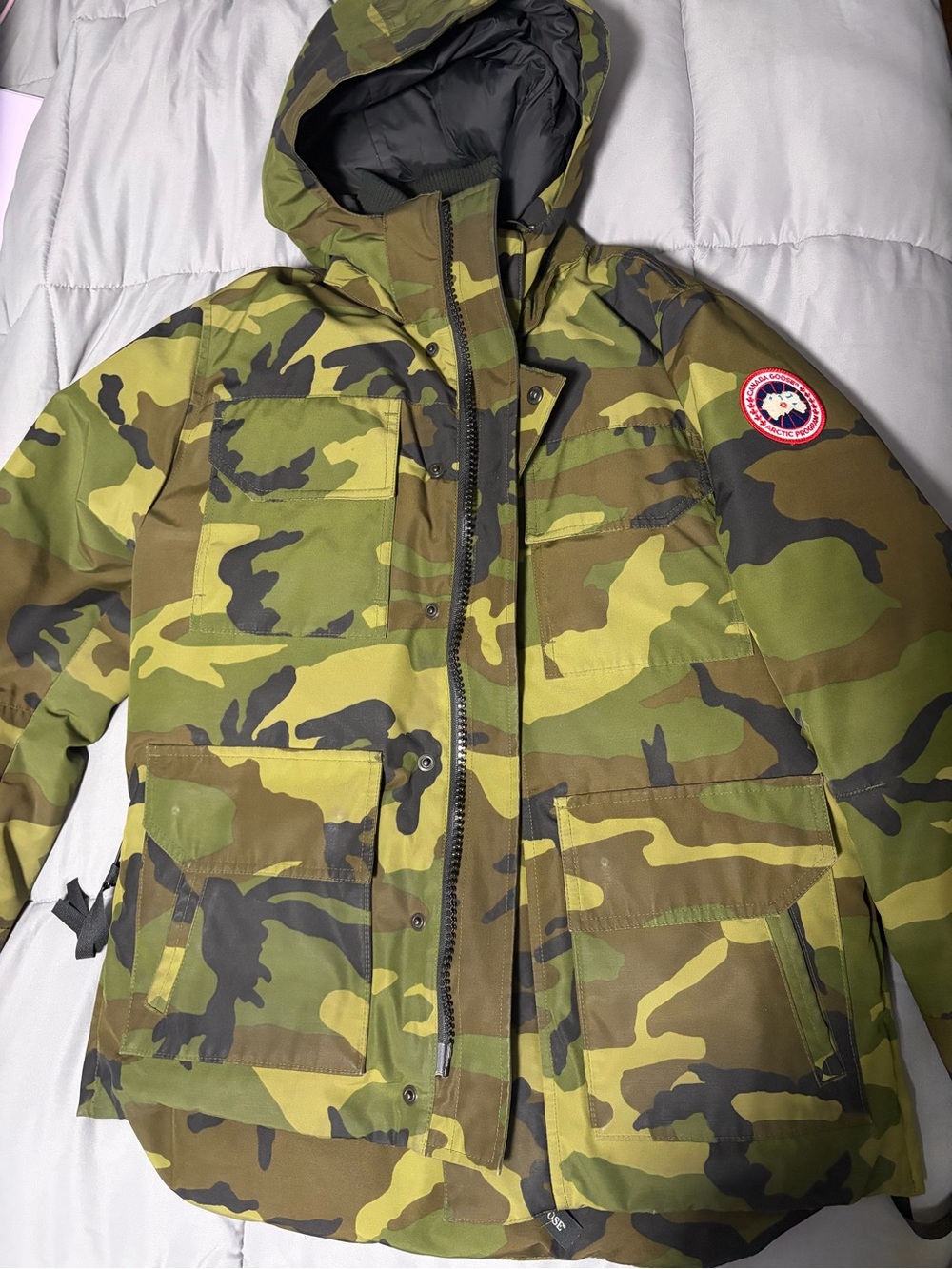 Canada Goose Men’s Maitland Parka Classic Camo Size M Authentic 4550M